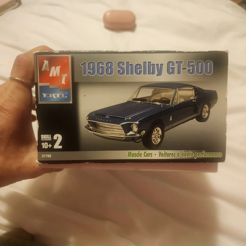 Ford 1968 Shelby GT-500 Model Kit - Blue and White - Picture 8 of 8